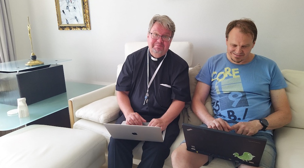 OPKOn pääsihteeri Jussi Miettinen ja liittohallituksen puheenjohtaja Mika Tuovinen